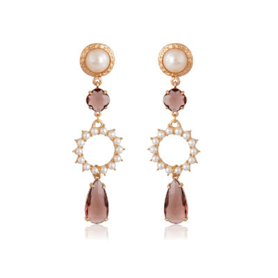 Enhance your look with these sophisticated and timeless earrings, featuring a duo of exquisite light burgundy crystals (one round and one drop-shaped) adorning a golden circle embellished with pearls. A hammered gold frame encases the pearl stud, adding to its appeal. These earrings are a great choice for weddings or other formal events.