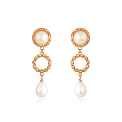 Change your gloomy day to a sunny one with these magnificent Gold Chain Link Drop Earrings! Lightweight drop earrings feature a shiny gold slim-links circle and a lovely teardrop shaped pearl. Perfect for a wedding day.