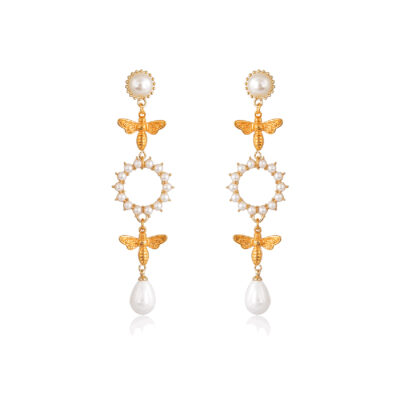 Elegant and chic, this pair of earrings is elegantly subversive and captures the spirit of the women of taste. Playing with metal, pearls and proportions, these pearl earrings are perfectly balance and cradled by 24K gold-plated little bees. Just what you need to make a difference night and day. Prefect for a wedding day, or any formal occasion.