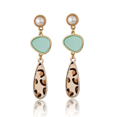 Introducing our Matilda Earrings: Classy Geometric Delight. Experience the elegance of our Matilda Earrings, where sophistication meets playful charm. These geometric earrings feature a dangling leopard print drop, adding a touch of wild allure to your ensemble. The asymmetric mint motif brings a unique twist, beautifully contrasting with the leopard print. With a pearl stud, these earrings exude timeless grace. The simple yet captivating color combination creates a beautiful and peaceful aura. Versatile and chic, they effortlessly complement any outfit, from day to night. Adorn yourself with the Matilda Earrings and embrace the cuteness and chic style they offer. Let them become your go-to accessory for every occasion, adding a touch of elegance and charm to your personal style.