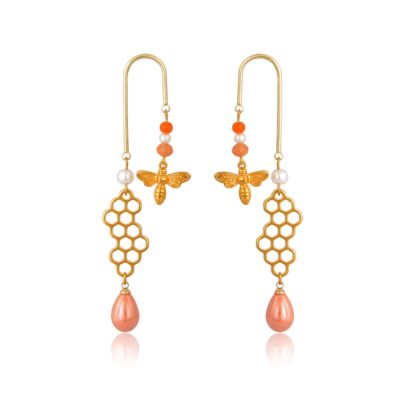 Play all day and party all night in these honeycomb pearl and bees 18k gold-plated earrings. Geometric earrings with pearls, jade beads and 24K gold-plated bee on one side and honeycomb and a delicious peach drops on the other. 