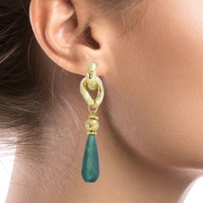 last trend alert, with a touch of timeless elegance. Gorgeous drop earrings made with a bold gold chain-link stud, and dark green teardrop jade stone combine to create stunning drop earrings.