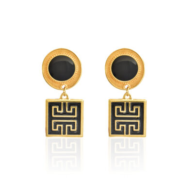 These elegant dangle earrings are a tribute to the Greek meander symbol. With a gold-plated brass and cream enamel finish, these earrings are chic and so Greek, perfect to wear with Greek-chic or minimal-chic outfits. Available in cream.
