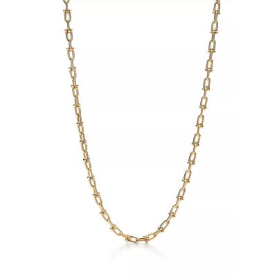 The Tiffany chain is the perfect addition to any jewelry collection. The chain is made from high-quality materials, which ensures its durability and style. Made of gold-plated brass, it has a luxurious shine that catches the light perfectly. It measures 43 cm in length, making it the perfect length to wear alone or stack with other chains. The clasp is a Tiffany link, which is easy to use and makes the chain look seamless. This chain is characterized by elegance and sophistication. It can be worn with any outfit, whether you want to dress up for a special occasion or add a touch of glamour to your everyday look. Experience unparalleled beauty by ordering this stunning Tiffany chain from our e-shop. This necklace will be a great addition to your jewelry collection.